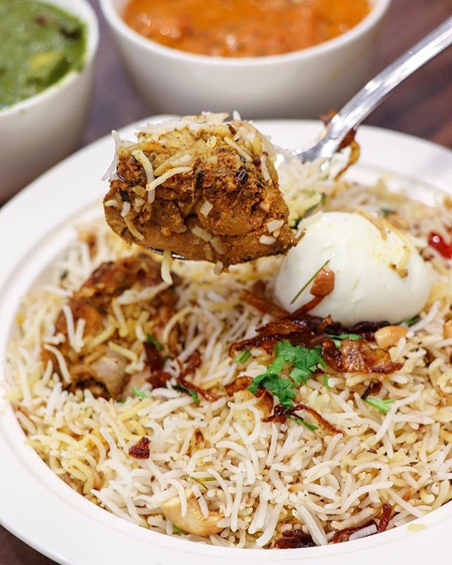 You may have seen the term “biryani” and “briyani” being used interchangeably quite often but do you know that there is actually a difference in them?