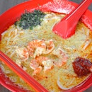 The best kind of weather today to have a piping hot bowl of laksa, and if there’s a bowl that I will crave for now, it’s definitely George Laksa.