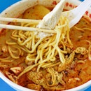 Another stall in the Bedok Interchange Hawker Centre that was listed in the Michelin Guide Singapore and even awarded the Bib Gourmand is Hock Hai (Hong Lim) Curry Chicken Noodle.