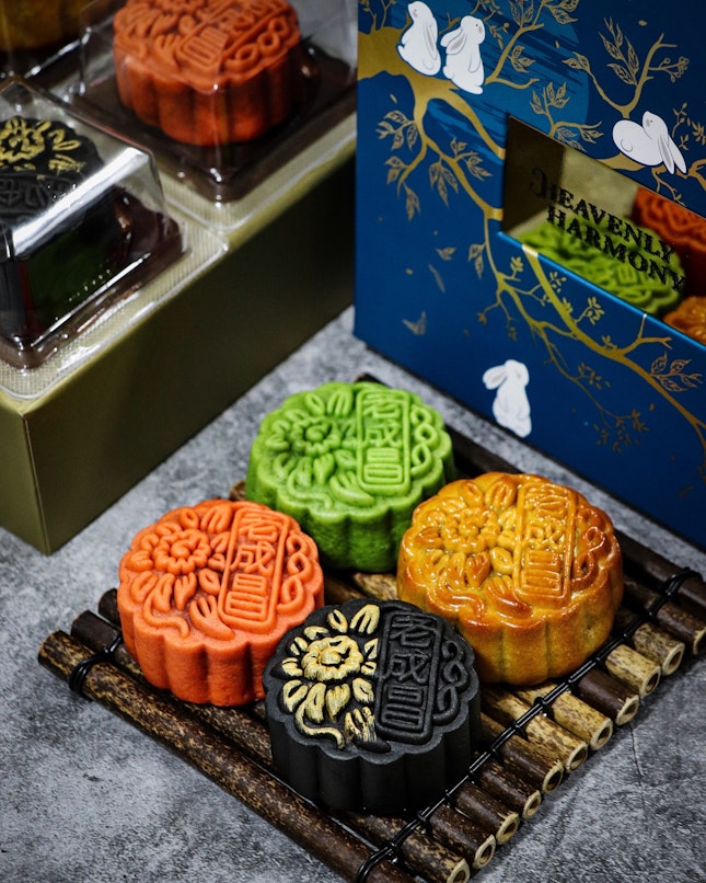 For the upcoming Mid-Autumn Festival, our home-grown baked goods and sweets brand, Old Seng Choong, will enchant everyone with their delectable mooncake creations.