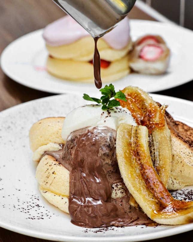 Founded in 2014 with their famed flagship at Omotesandō, Tokyo, FLIPPER’S is the renowned souffle pancake chain from Japan with the brand’s signature 2 forks method of enjoy the airness and fluffiness of the kiseki pancakes.