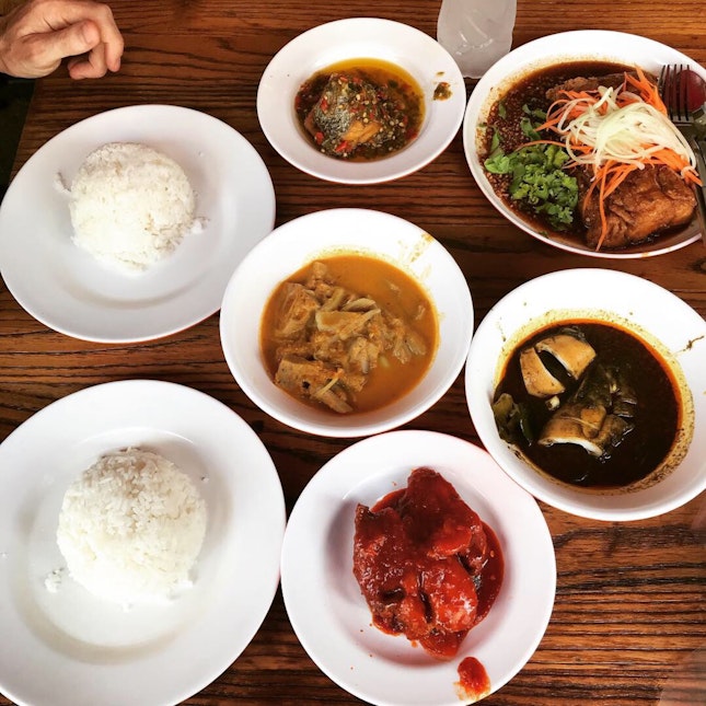 All 5 Dishes With 2 Rice, Calamansi Drink $25