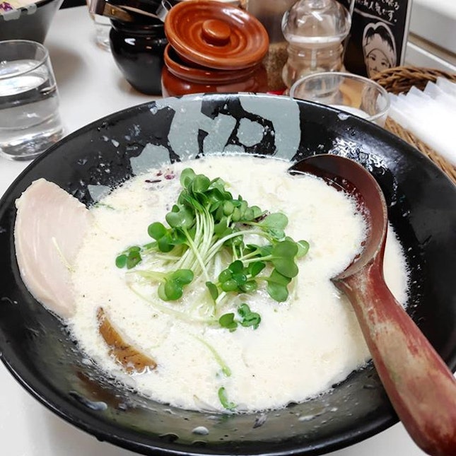 "鸡白"汤拉面🤣 chicken broth ramen (¥750/SGD9.25).