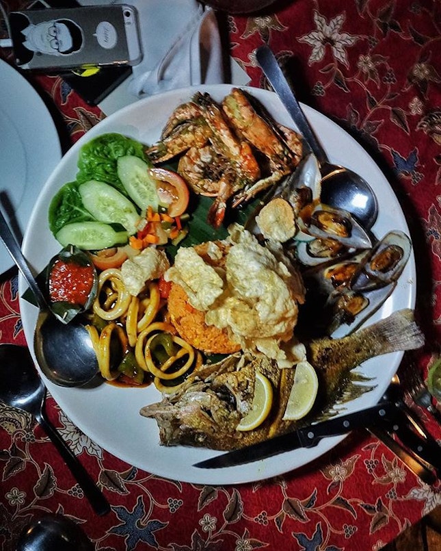 📍blue bali
•
seafood platter
•
amongst the uluness of nus law sch, you find this gem of a Balinese restaurant.