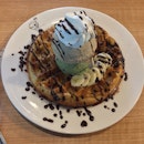Waffle With Matcha And Pistachios Ice Cream