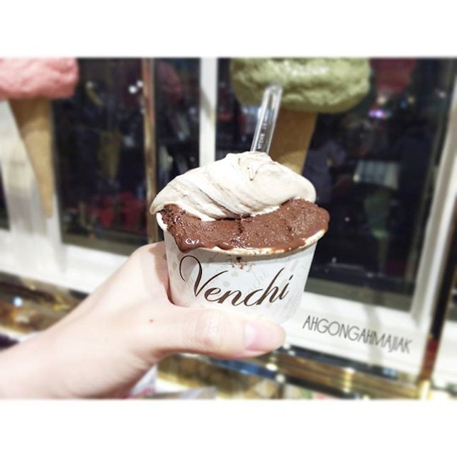 Venchi Gelato 👍🏻
✅ Cremino {8}
✅ Dark Cacao {8}
Since the weather seems like it'd remain chilly for the rest of the year, there isn't going to be any 'right temperature' to have some gelato to sweeten your day.
