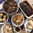 Always over ordering 😅
Pork meatballs, Bak kut teh, muichoy kau yok (right amount of fatsss) and yau char kway for two.