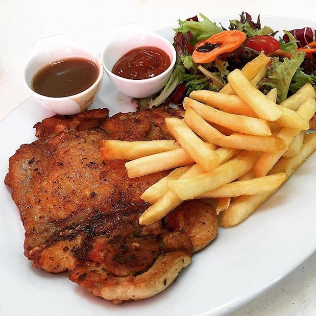 Chicken Chop @ Bowen’s, Blk 526 Jurong West Street 52 #01- 329.