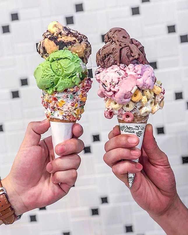 Before Ben & Jerry’s came along, there was @emackandbolios all the way from Boston in 1975 and has since made its way to our airport @JewelChangiAirport with their first debut store!