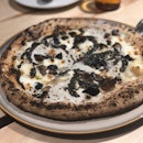 Umbrian Black Truffle Pizza (RM58)