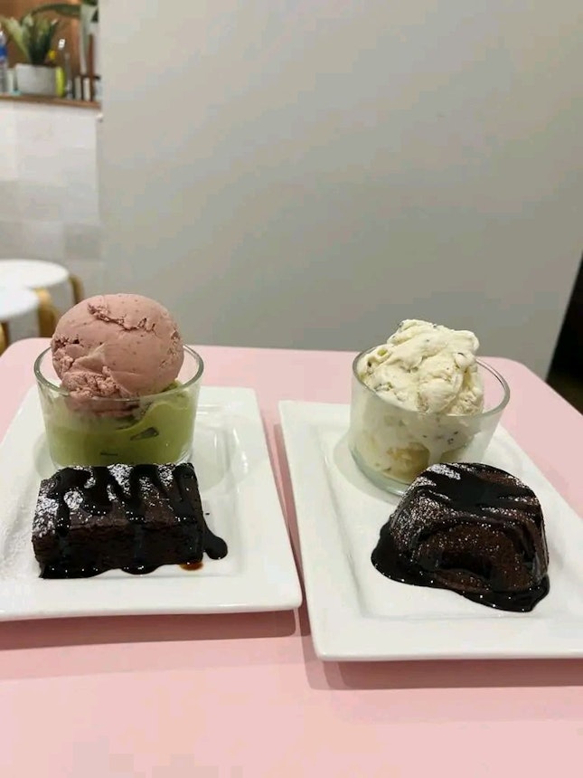 Ice Cream with Browine and Lava Cake