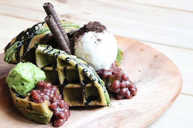 I can’t choose which waffle is better bcoz all are equally nice in here @montanasingapore .