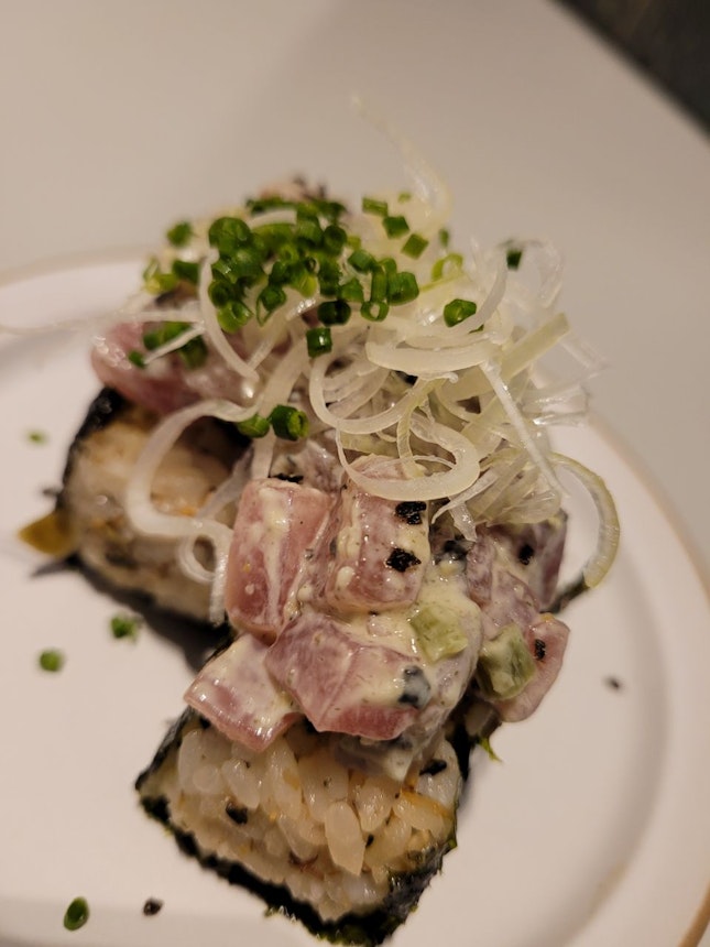 Tuna Sushi 