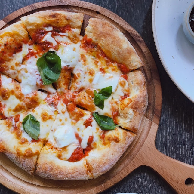 Fresh Buffalo Mozzarella Pizza (RM35)