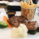 📍NUSS Suntec City Guild House ⠀⠀⠀⠀⠀⠀⠀⠀⠀
🚇Suntec City MRT ⠀⠀⠀⠀⠀⠀⠀⠀⠀
💰$28 for clubhouse marbled steak special, $32 for baby back bbq pork ribs, $11 apple crumble, add $2 for mango pudding dessert for certain set meals ⠀⠀⠀⠀⠀⠀⠀⠀⠀
✏️ My favourite thing about this place would have to be the posh fine dining atmosphere!!