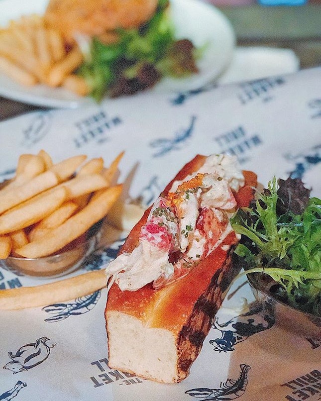 [Telok Ayer] Substantial chunks of lobster coated lightly in their herbed mayo filled the brioche generously.