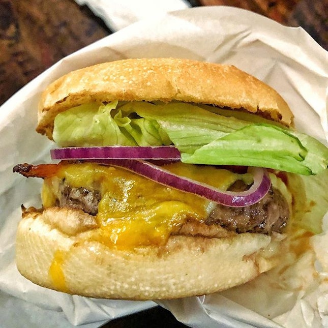 [Telok Ayer] The burgers here are always perfectly serviceable, although I do find them a tad too clean (read lacking satisfying greasiness).