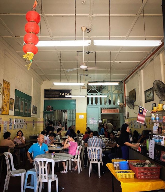 A Malaysian Hainanese coffee shop situation @chongkok_kopitiam, Klang, Malaysia 🇲🇾.