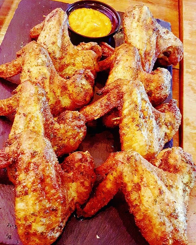 🍗: Surprisingly good wings for sharing.