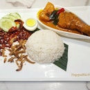 🍛: Fancy some fragrant Nasi Lemak with Chicken Curry?