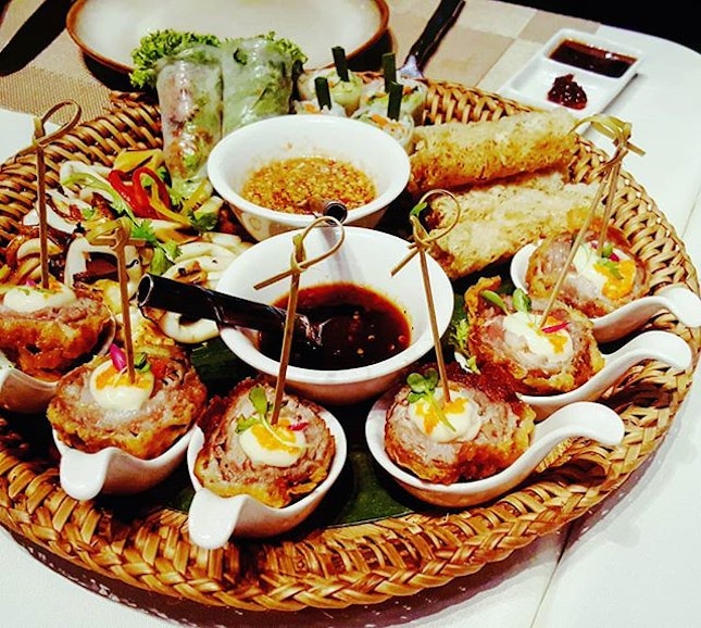 😋: Delightful platter of Vietnamese small-bites..