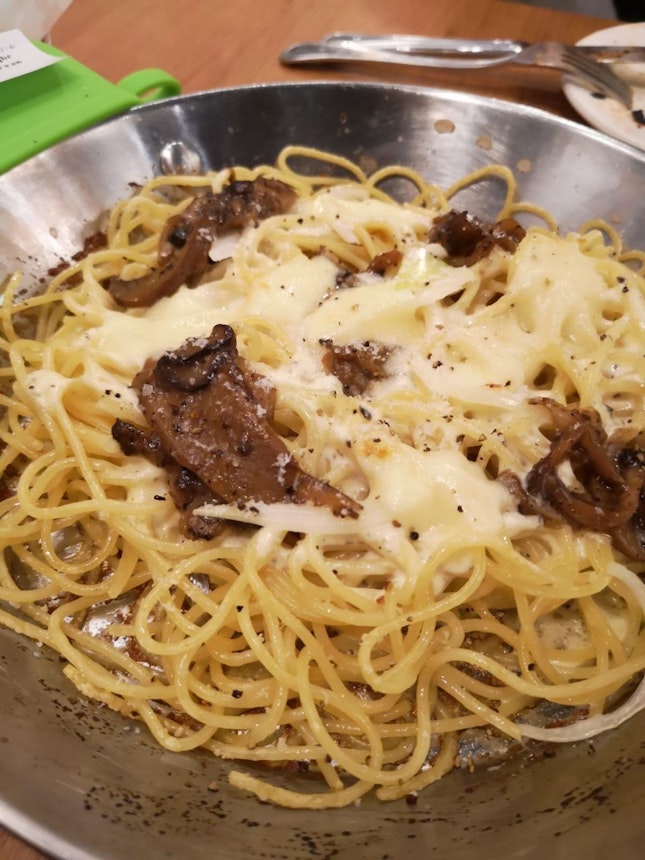 Truffle Spaghetti With Cream Sauce