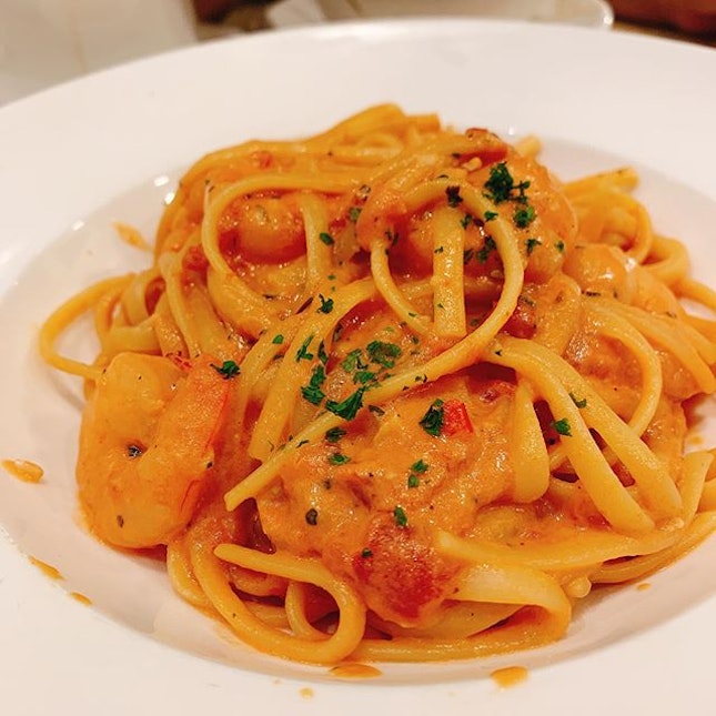 ✨The Living Room Cafe 🇸🇬✨ ⁣
⁣
Feat their prawn pasta w spicy pink sauce.