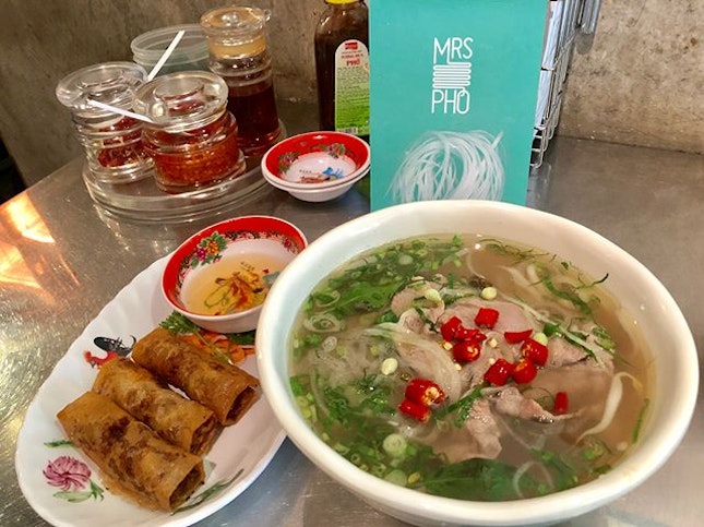 Singapore food hunt 📌 [Bugis, Singapore 🇸🇬] 👇🏻 #oneadayinSG
———————————————
✔️ Pho Bo Tai (slice beef noodle soup), S$8.90
✔️ Cha Gio (Fried Pork Spring Roll), S$3.50
.