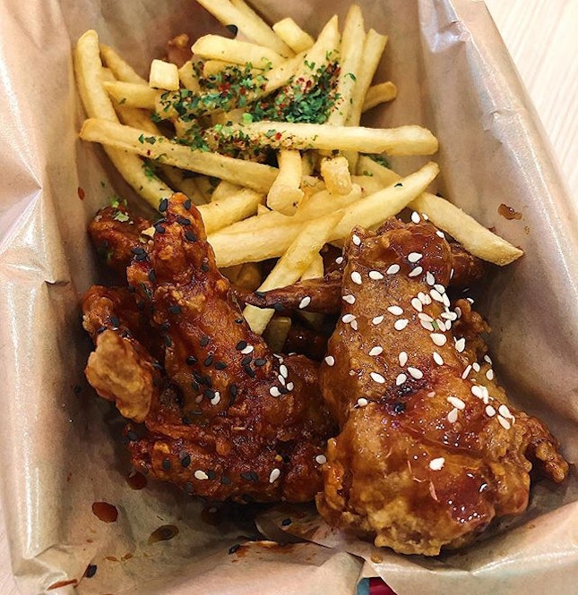 Singapore food hunt 📌 [Bugis, Singapore 🇸🇬]👇🏻#oneadayinSG
———————————————
✔️ Jinjja Wings Mix Set, S$9.90
.