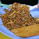 Lai Heng Fried Kway Teow.
Its a decent CKT, its quite huge portion for price $3 , slightly wet compared to common ckt, not too sweet with very light wok hei. 