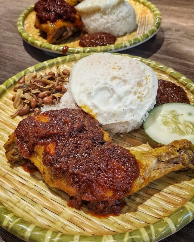 @nasilemakayamtaliwang opened at Cantine, Canberra Plaza, beside offer their signature nasi lemak ayam taliwang, they offer new menu such as Burger and sweet delight from Uncle Dough.