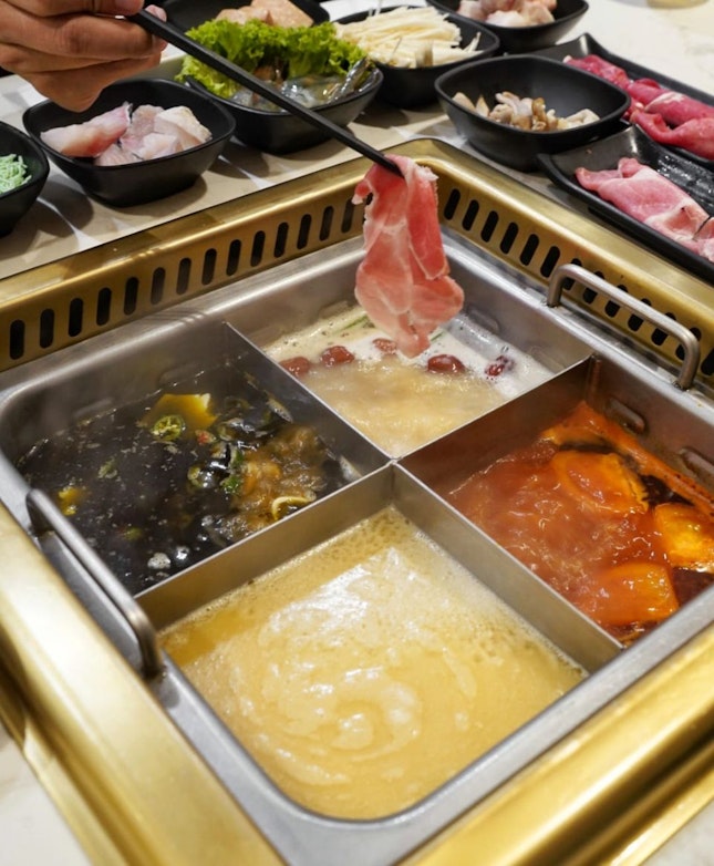 Raining day is perfect for steamboat.
COCA  Fine Food & Hotpot restaurant at Suntec City offers dining concept where diners pampers by choices (65  buffet items to enjoy) from House Specialities, Premium Seafood, meats and vegetables.
