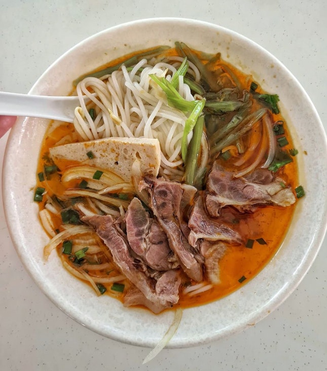 Founded Bun Bo Hue at hawker Centre, affordable and taste good 😋.