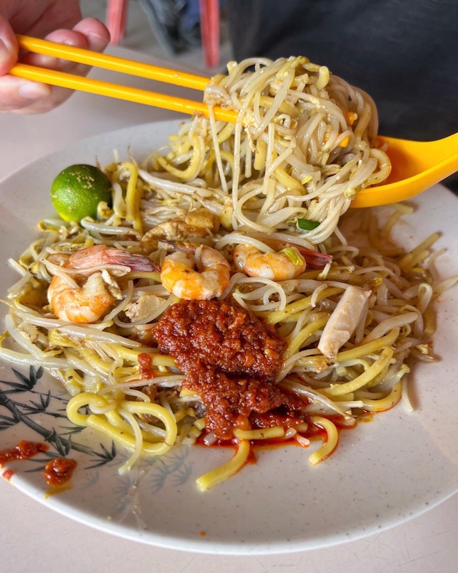 Yang Zhou or known as Beo crescent Hokkien Sotong mee, located at 127 Bukit Merah Lane (formerly located at Beo Crescent coffeeshop.)