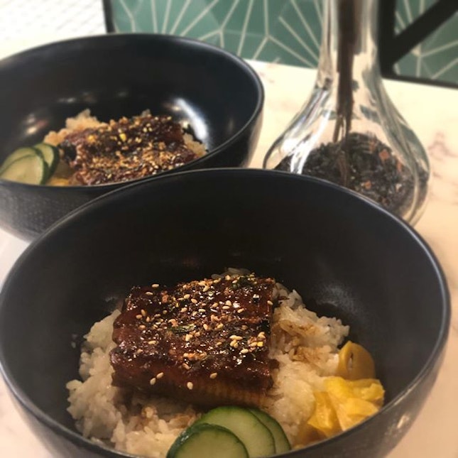 Perfect teriyaki glaze😍😍
-
-
-
Was really impressed by the unagi, as the meat was really tender and marinated well.