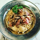 Having smoke duck pasta aglio olio and golden escargots at 49 Seats at Centrepoint👍

#littlesweetbonsbons #49seatssg #49seats #centrepoint #orchardroad #orchardsingapore #westernfoods #western #pastas #friedfoods #escargots #smokeduckpasta #smokeduck #burpple #burpplesg