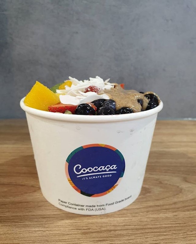 [📍Coocaca, Singapore]
😊PROBABLY my ULTIMATE/2nd MOST favourite acai bowl in SG😋

Being a big fan of acai bowl, I went to try Coocaca which specialises in acai bowls, smoothies and also acai/yogurt softserve~ I think this is one of the few rare places that offer acai softserve.