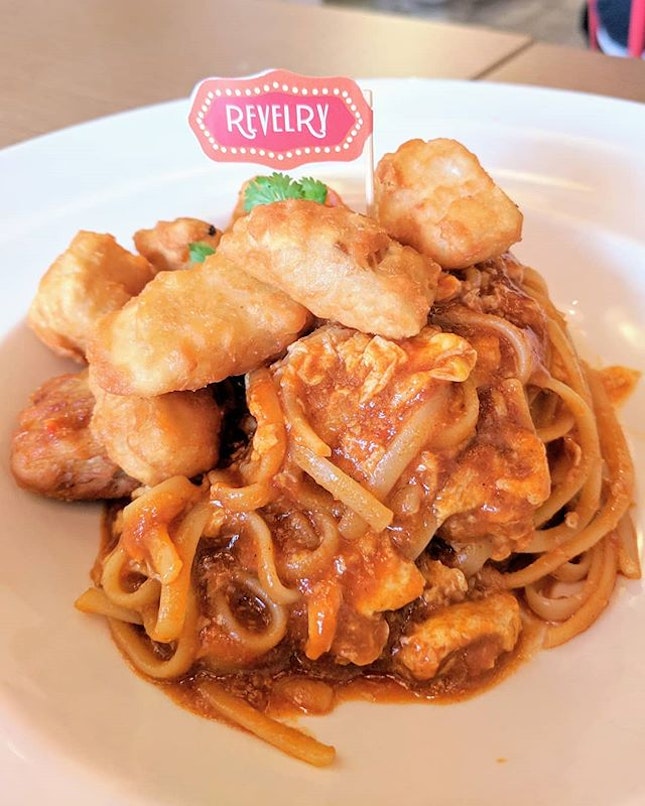 Chilli crab pasta with nuggets of fried fish in it!