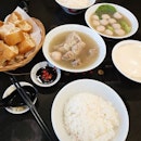 Best choice of meal for today's cold raining day: refillable piping hot bak kut teh soup.