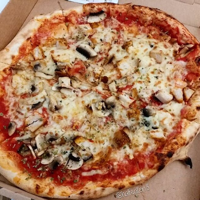 📍 [Paris] Pizza Pollo from Pizzeria Delizioso!