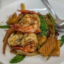 Can’t recall what was the original name of this dish, but we referred to it as “seafood horfun”
.