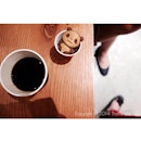 Hand brew Guatemala with matching panda cookies (and handsome coffee brewer) best combi 😍