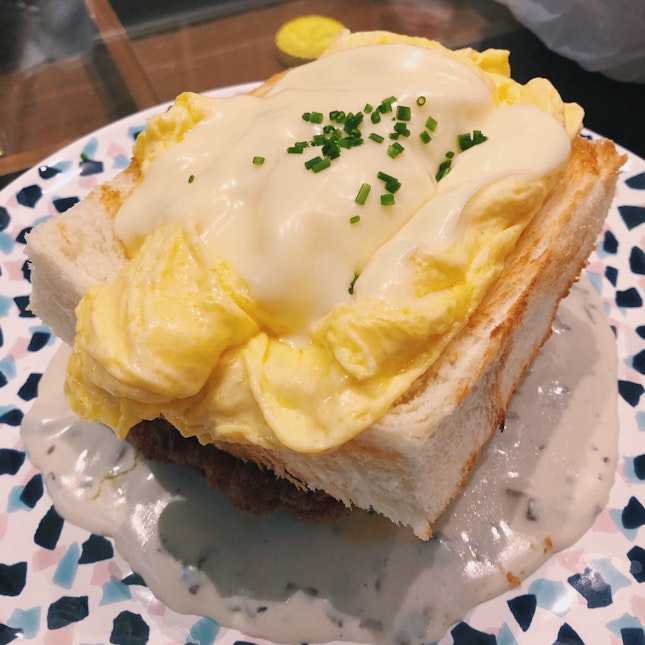 Scrambled Eggs With Toast (Cheese with Chicken Chop)