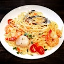 Linguine with Scallops, Prawns and Mussels in White Wine Cream Sauce S$22.90 || The Black Sheep Cafe
.