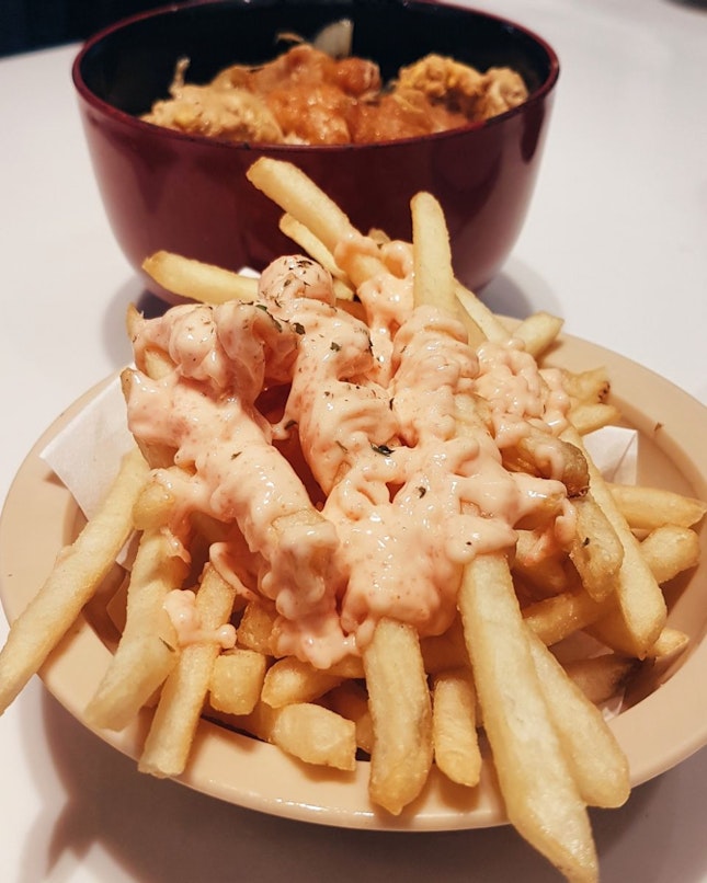 Simple yet delicious, this bowl of crispy fries drizzled with mentaiko mayo sauce definitely took me by surprise!