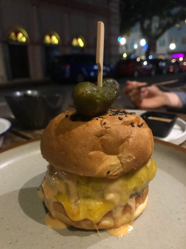 Classic cheeseburger
