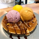 👣 Singapore
-
🍦 Mango Sorbet, Thai Milk Tea, Sweet Potato (clockwise)
⭐️ 8/10 | 7/10 | 7/10
💰 $16 total
💭 The price is quite cheap for 3 scoops of ice cream and waffle!