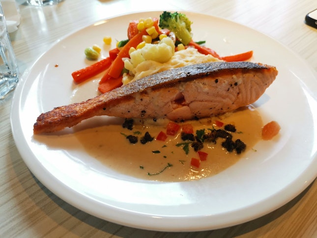 Pan-Seared Norwegian Salmon ($16.90++)