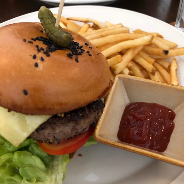 1-for-1 Brunch : Wagyu Cheese Burger ($24)
