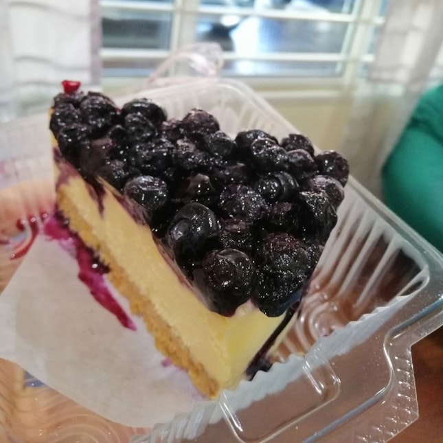 Berries Blue Cheesecake 
